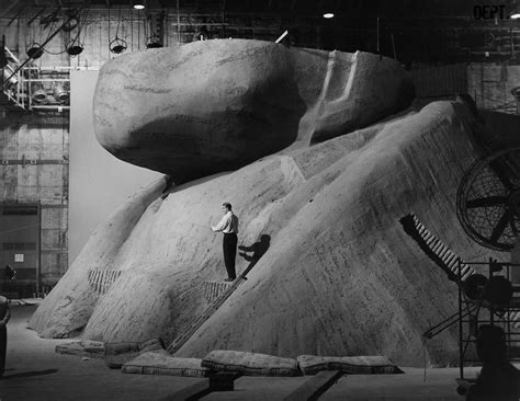 Cary Grant and Eva Marie Saint on the Mount Rushmore set of Alfred Hitchcock’s ‘North by ...