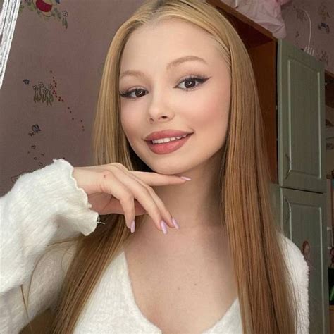 Shelly Moss (@shelly_moss) OnlyFans Model Profile & Stats