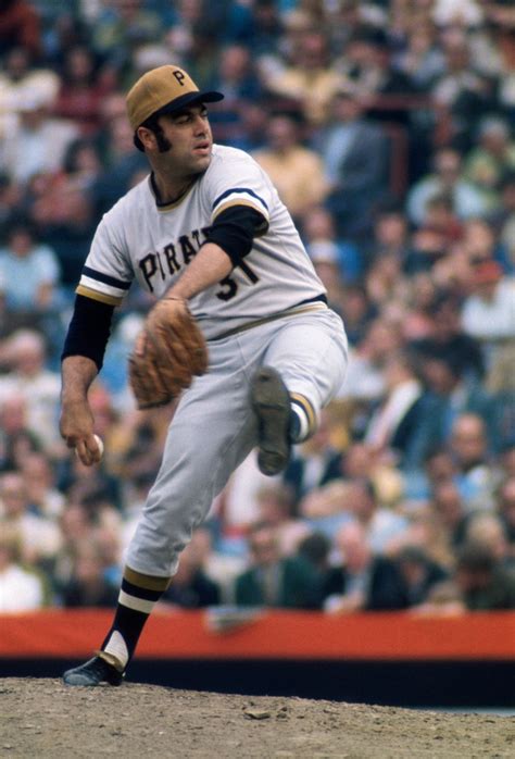 Tributes pour in for World Series winner and MLB pioneer Dave Giusti