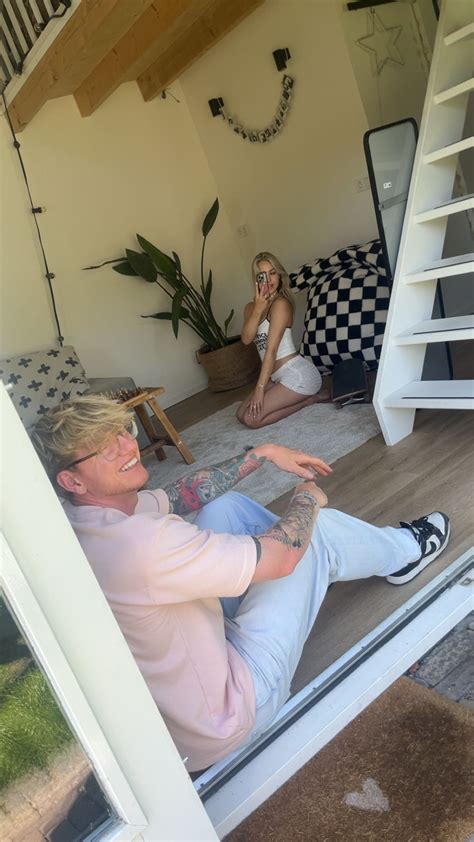 Snowskimming with @surfsterre 😱🤍 . . , #skate #skateboarding #snow #