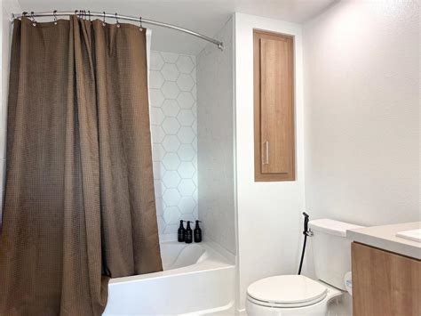 Modern Hollywood Retreat, Free Parking, Large Sofa, Smart TV, Netflix ...