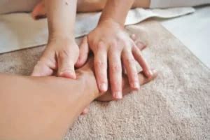 what is a customary tip for a massage 3