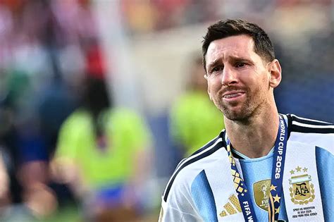 lionel messi breaks   tears  argentinas world cup