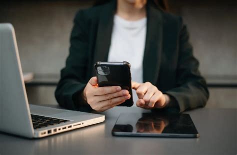 Aida cortes sotwe welcomed by a Korean lady in a shiny