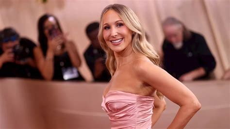 Nikki Glaser’s 2026 Golden Globes Monologue Was a Banger | Golden Globe