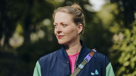 Sarah rafferty sexy nude paola communicates quickly and is