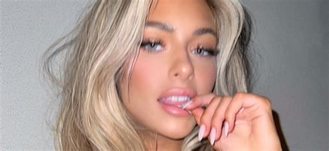 Hannah Palmer Highlights The 'Best Bumps' In Plunging Swimsuit
