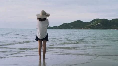 Women Disappointed Stock Videos – Royalty-Free HD & 4K Videos | Pond5