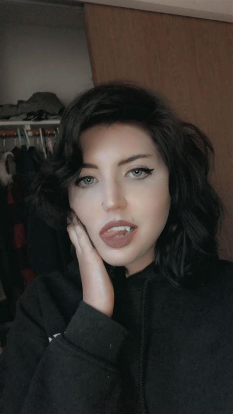 Thirsty? (23f) : r/SnowWhites