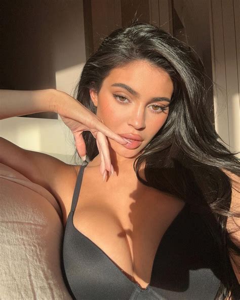 kylie jenner black bra rkyliejennerforever