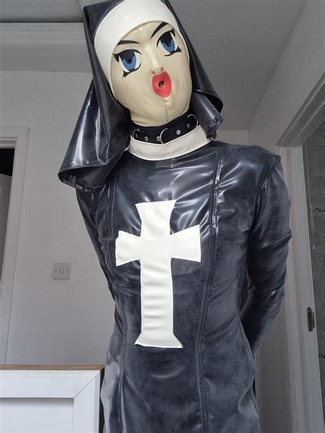 2 pics Rubber nun doll! ;) : r/latexfetish