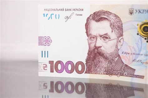 Курс валют: Гривня продовжує зміцнювати свої позиції