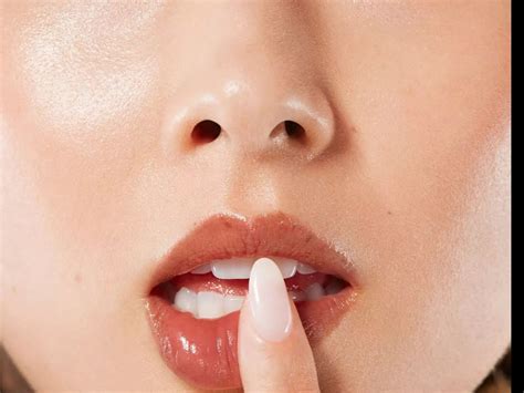 Glossier Launches A Nostalgic Cocoa-flavored Winter Lip Balm - leurr