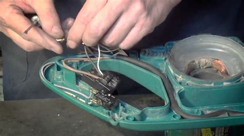 Makita LS1040 ремонт эл инструмента - YouTube
