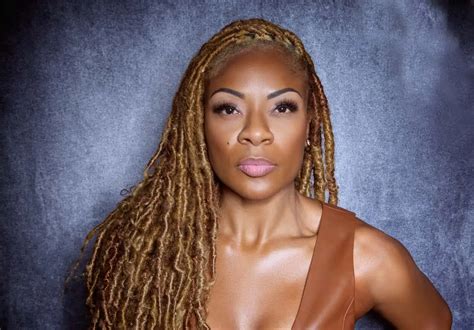 canadas queen  rb jully black  perform  milton inhalton