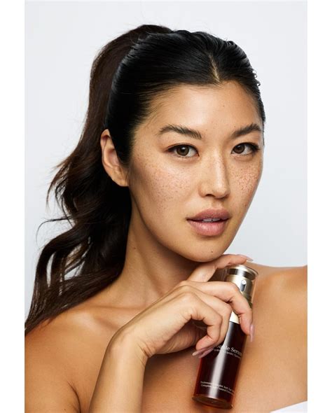 Jenn Lee | Au naturale skin…the skin is skinning and the freckles are