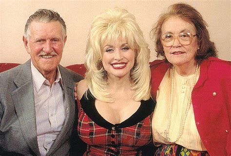 Dolly with her parents Robert Lee Parton and Avie Lee Parton | Dolly ...