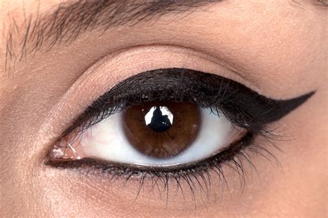 contoh eyeliner perumperindocoid