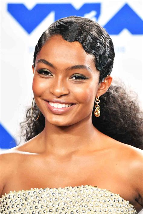 Fashionistas are obsessed with womens hairstyles in 1920s today 19