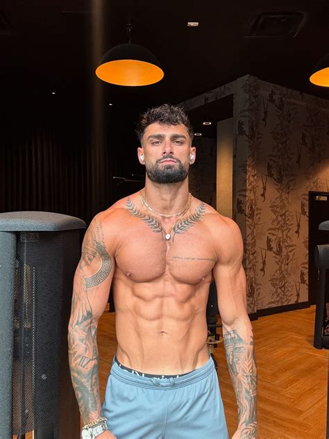 YANNI NICOLAU | Eff Ell Ee Ex 💪🏽 | Instagram