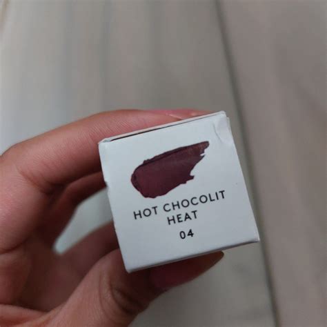fenty beauty gloss bomb heat  hot chocolit beauty personal care