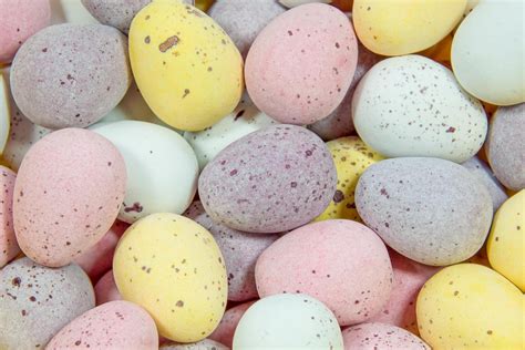 Cadbury mini eggs vs hershey's eggies
