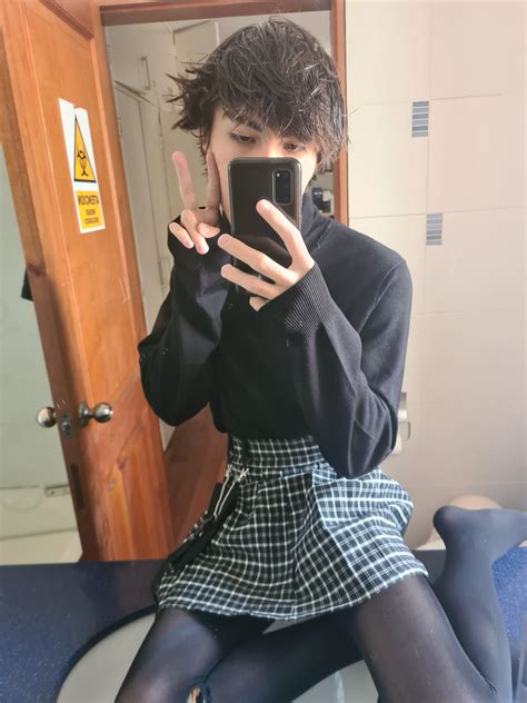 More a formal look but i love this skirt : r/femboy