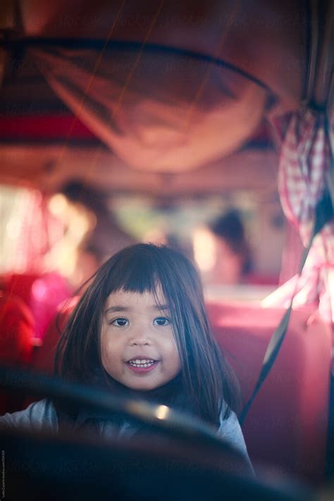 «Portrait Of A Beautiful Little Girl In A Camper Van» de Stocksy