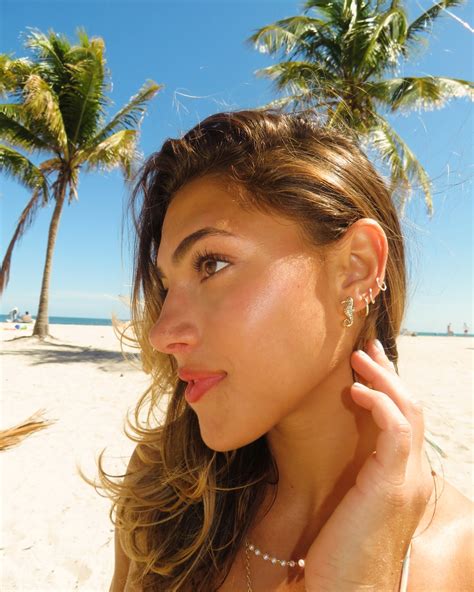 Jayne Rivera🌺 | Sun child ☀️ #islandgirl #beachbunny | Instagram