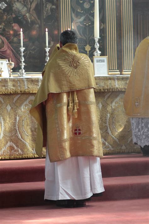 IMG_6986 | The subdeacon conceals the pattern in the humeral… | Flickr