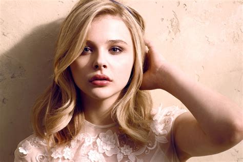 2560x1707 Resolution Chloe Grace Moretz Pics 2560x1707 Resolution