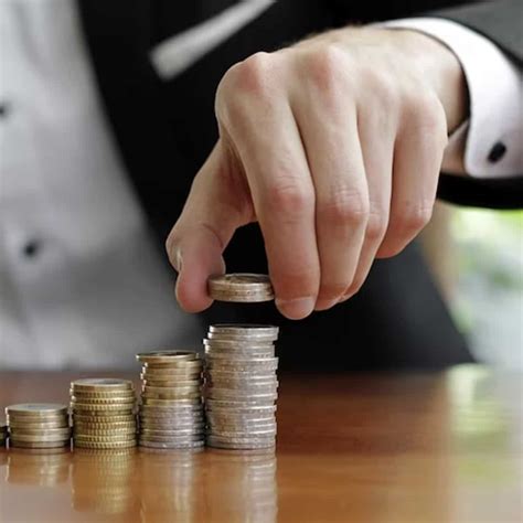 financial freedom expert explains  mutual funds   attain