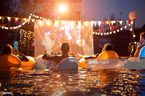 Pool movie night – Artofit