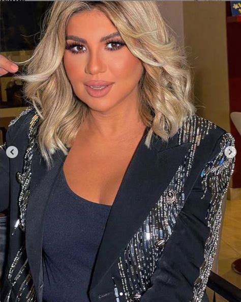 بوسي شلبي تثير الجدل بإطلالة غريبة... هل خضعت لتجميل؟ | Laha Magazine