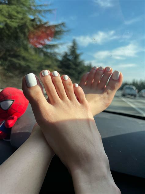 Perfect White Toes💅🏼💗 : r/VerifiedFeet