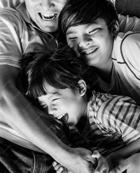 Free Photo | Asian family on vacation