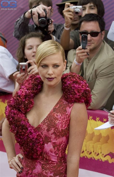 Charlize Theron nackt, Nacktbilder, Playboy, Nacktfotos, Fakes, Oben Ohne