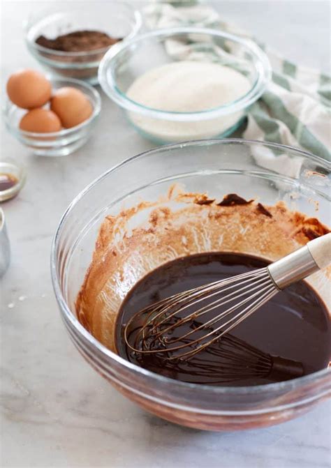 how long to let brownies cool before cutting