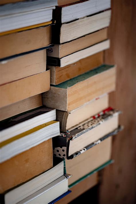 [100+] Books Iphone Wallpapers | Wallpapers.com
