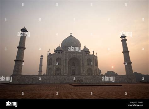 taj mahal  sunrise agra india stock photo alamy