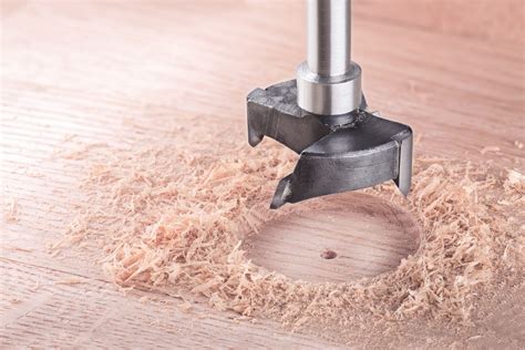 Efficient Tools for Cutting Large Holes in Wood