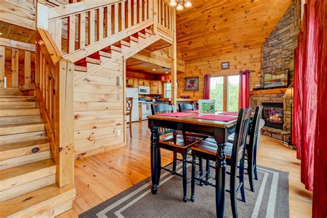 Bearly Naked Log Cabin - Gatlinburg, TN Cabin - Cozy Mountain Cabins