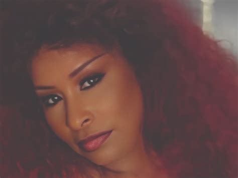 exclusive chaka khan  fragrance  celebrating   rock star