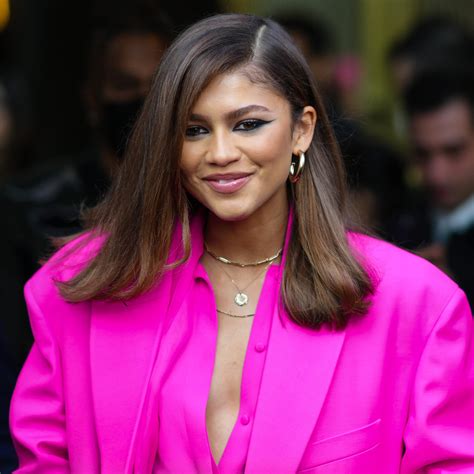 Sienna Miller, Amber Heard, and More Ring In Red Lipstick Season | Vogue