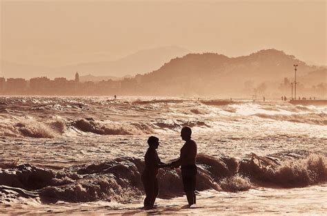 Silhouette of Couple Holding Hands on the Beach · Free Stock Photo