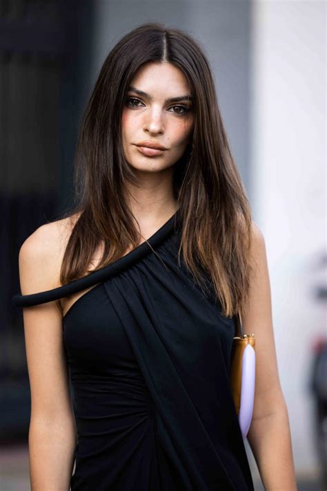 Emily Ratajkowski Just Went Topless in an All-Black Power Suit - Yahoo