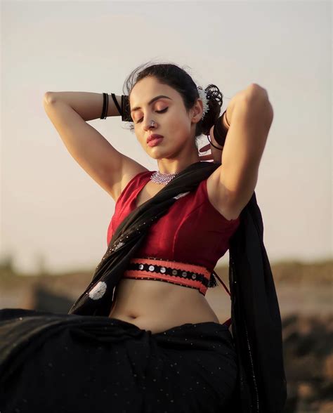 Priyanka Kholgade navel in black saree : r/NavelNSFW