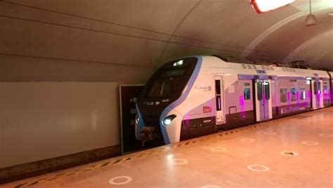 jadore les premiers voyageurs conquis par le rer nouvelle