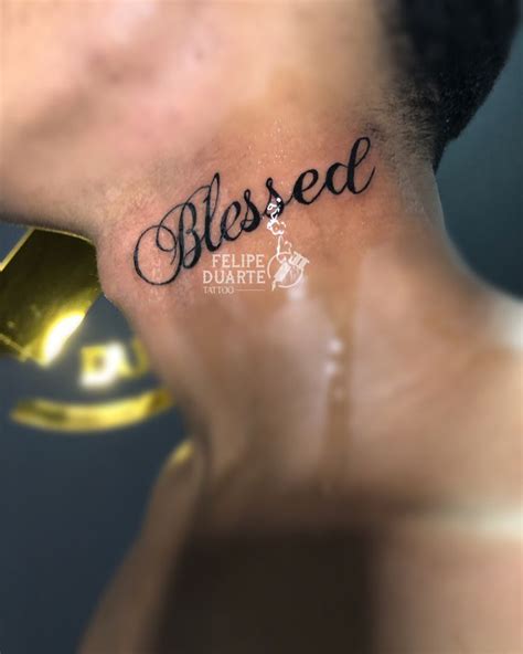 Blessed Tatuagem Pescoço O Que Significa - Blessed tattoo no pescoço | Tatuagem pescoço feminina, Tatuagens ...