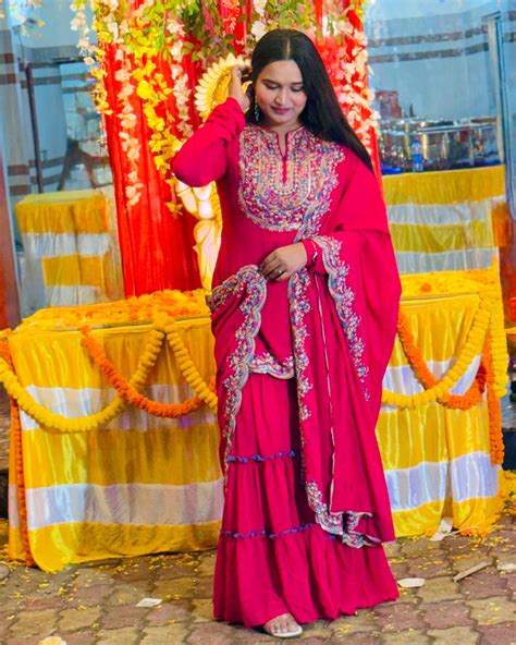 𝐏𝐔𝐉𝐀 𝐒𝐇𝐀𝐖🦋 | In my Desi Girl era🦋🩷 #desigirl #traditional #